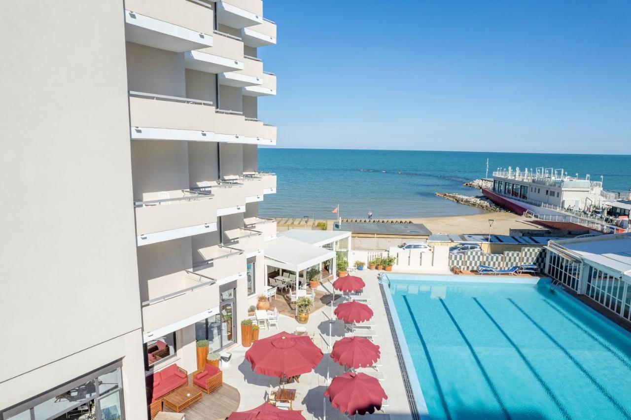 Unahotels Imperial Sport Hotel Pesaro Exteriör bild