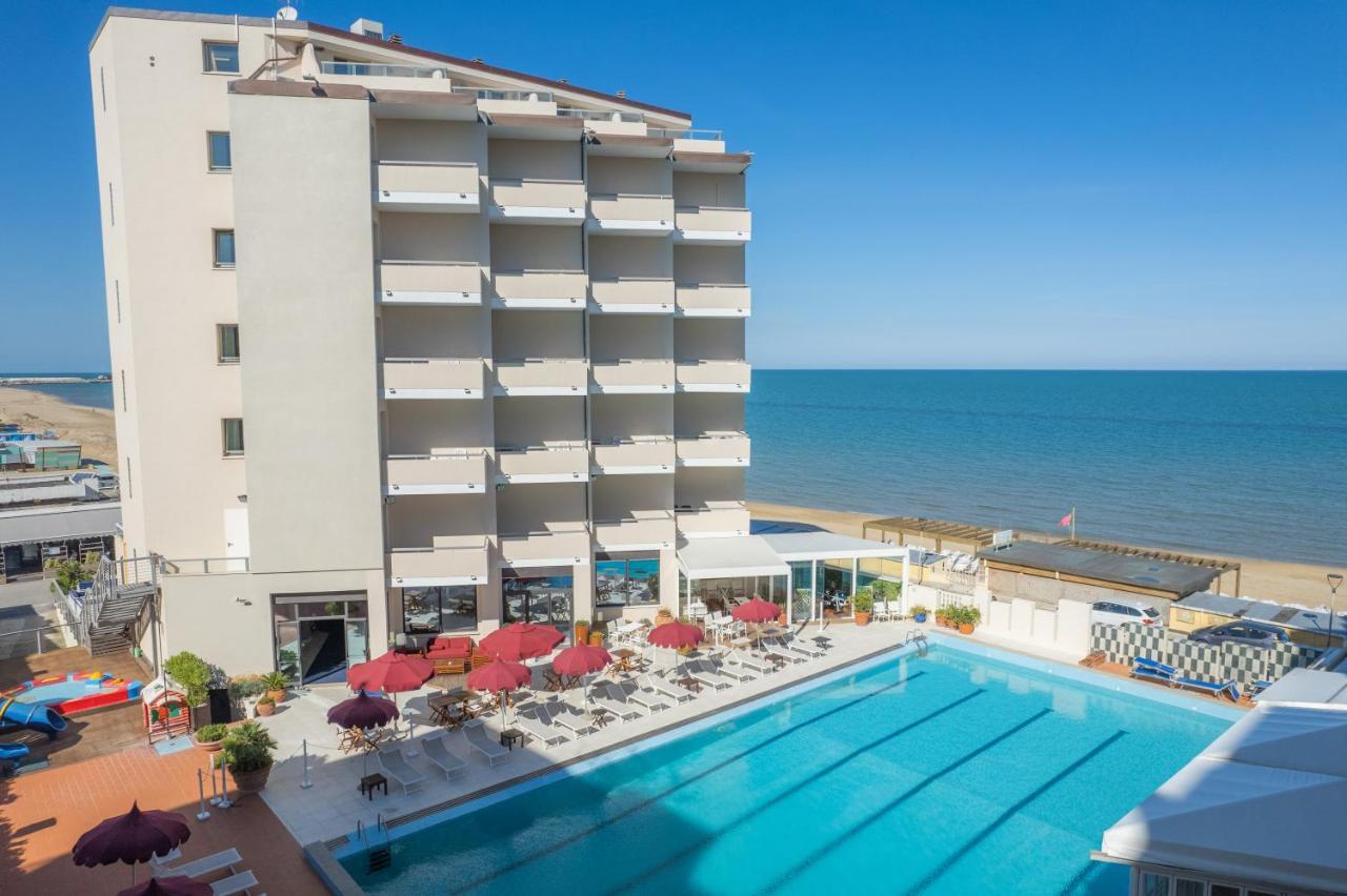 Unahotels Imperial Sport Hotel Pesaro Exteriör bild