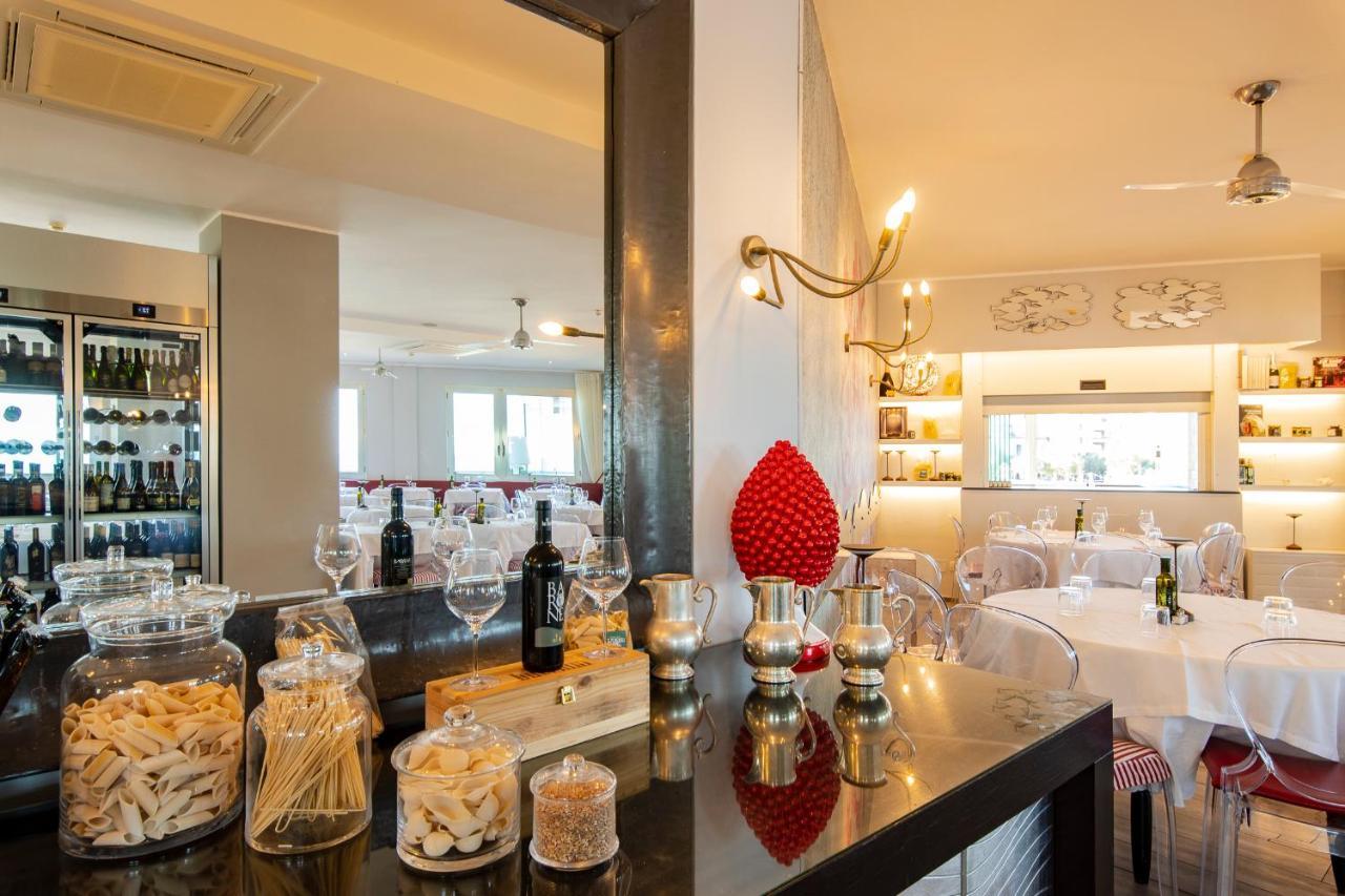 Unahotels Imperial Sport Hotel Pesaro Exteriör bild