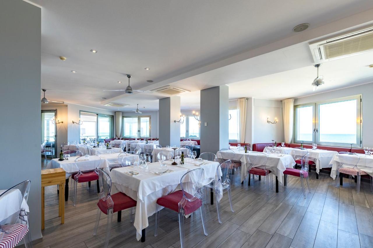 Unahotels Imperial Sport Hotel Pesaro Exteriör bild