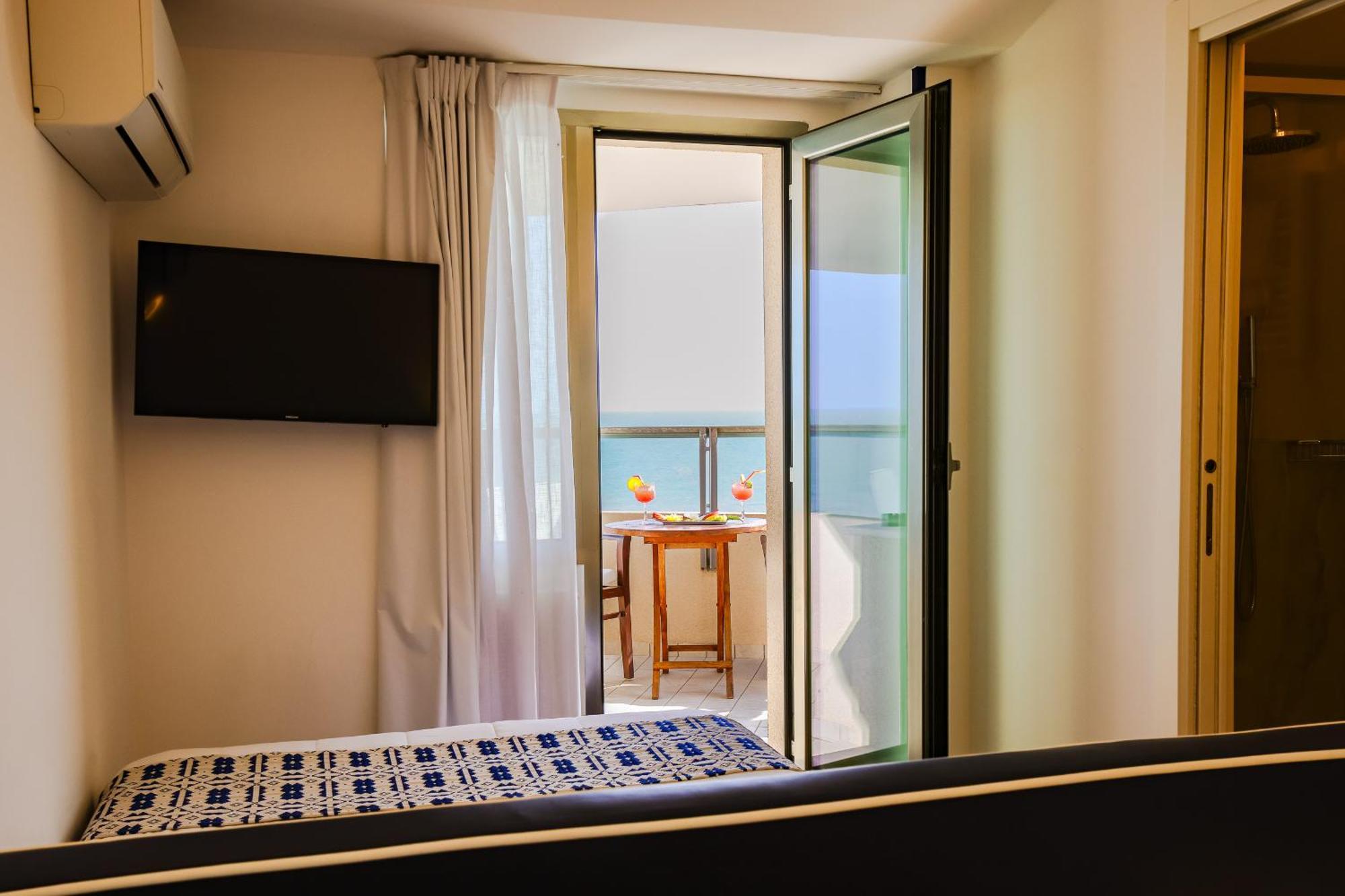 Unahotels Imperial Sport Hotel Pesaro Exteriör bild