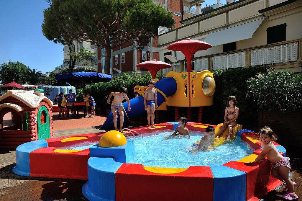 Unahotels Imperial Sport Hotel Pesaro Exteriör bild