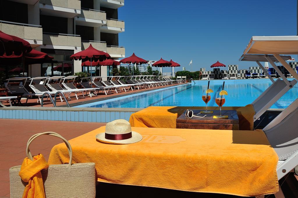Unahotels Imperial Sport Hotel Pesaro Exteriör bild