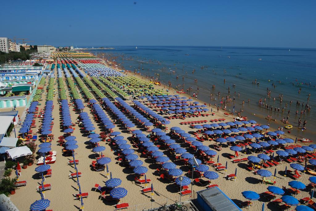 Unahotels Imperial Sport Hotel Pesaro Exteriör bild